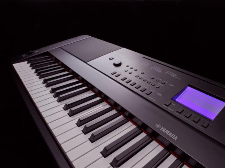 نوازندگی با پیانو دیجیتال یاماها DGX-660