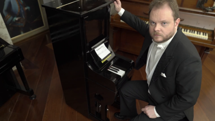 کوچکترین پیانو آکوستیک دنیا !