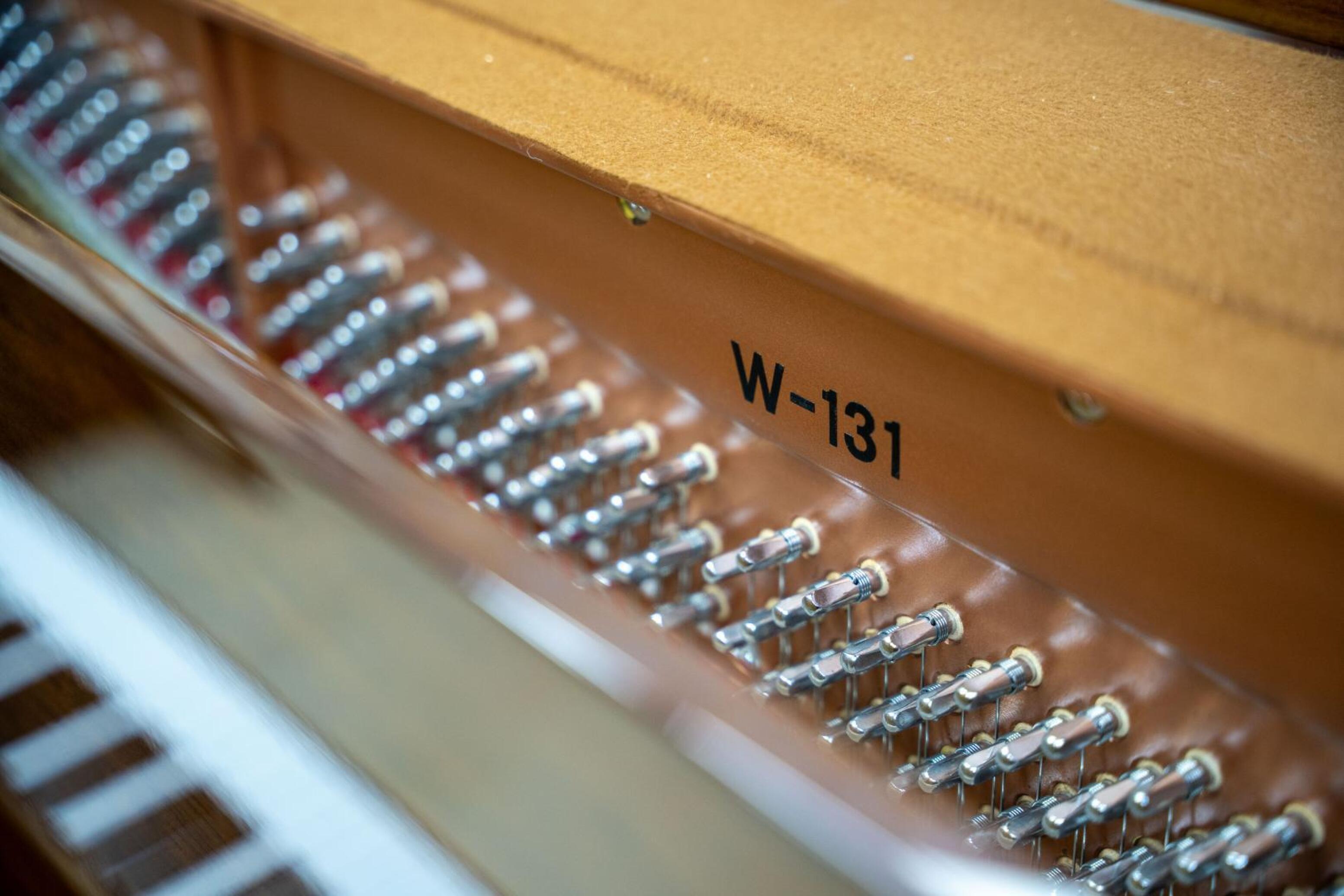  پیانو آکوستیک دیواری وبر Weber W-131 